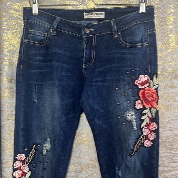 MONDAY Premium Dark Wash Embroidered/Studded Jeans Size M - Picture 3 of 12